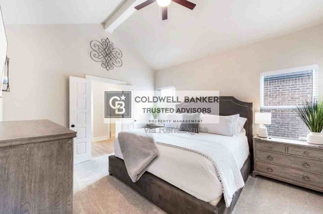 1004 N Fulton Ave - Photo 6 of 13