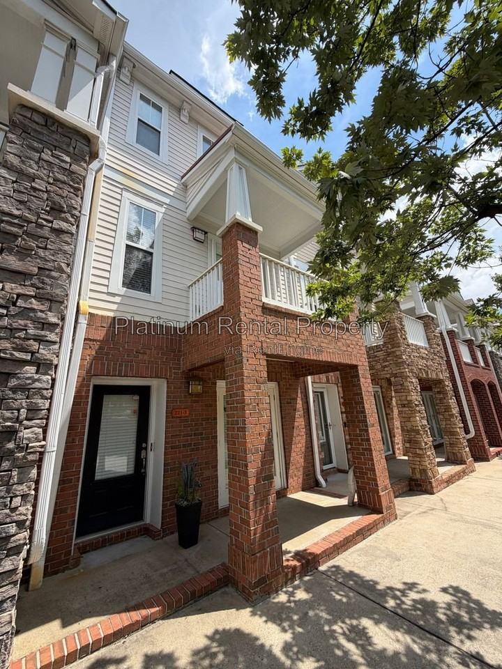 221 16th St Nw #3 - Photo 4 of 49