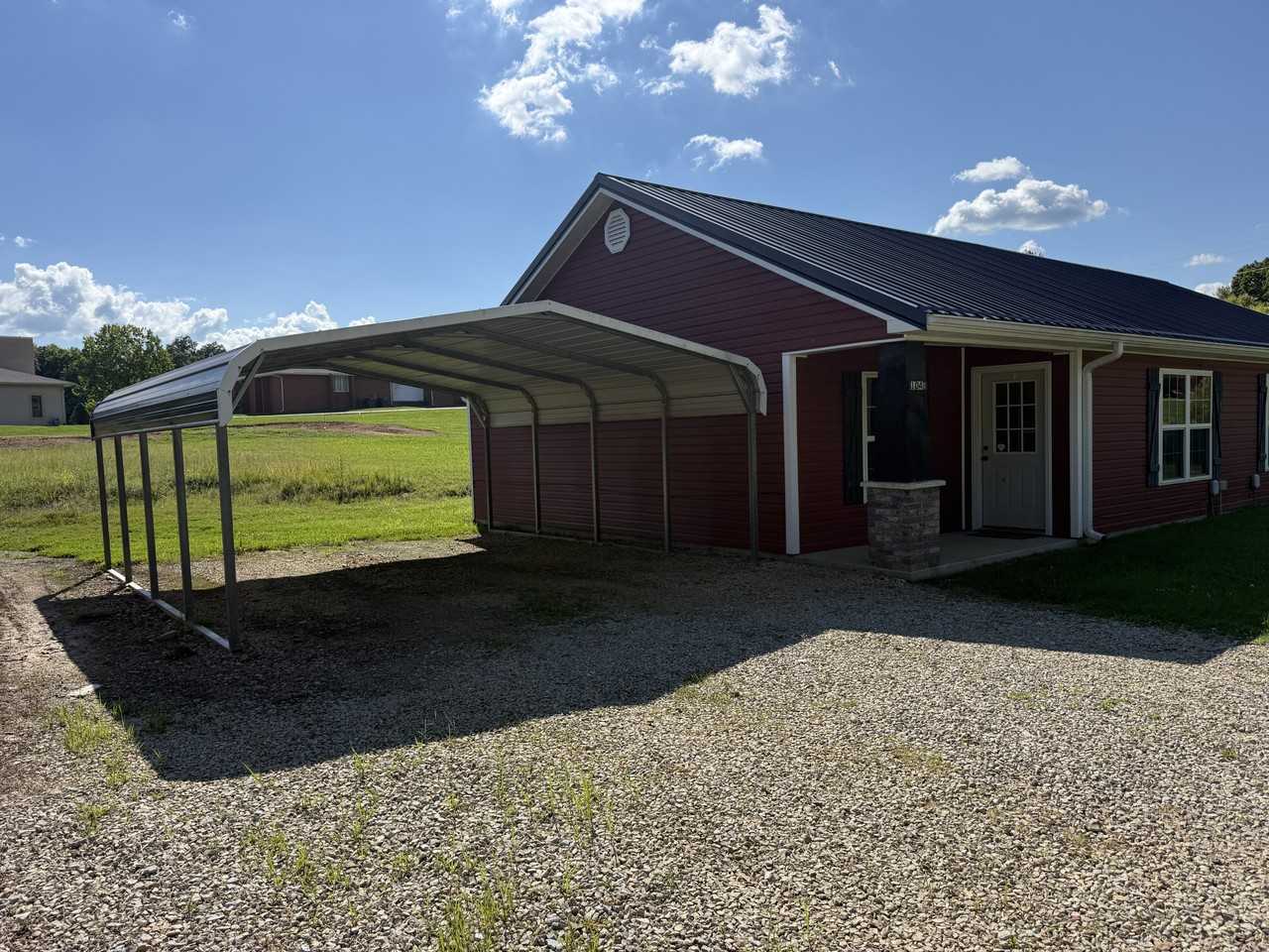 104 Redwood Dr #B - Photo 2 of 14