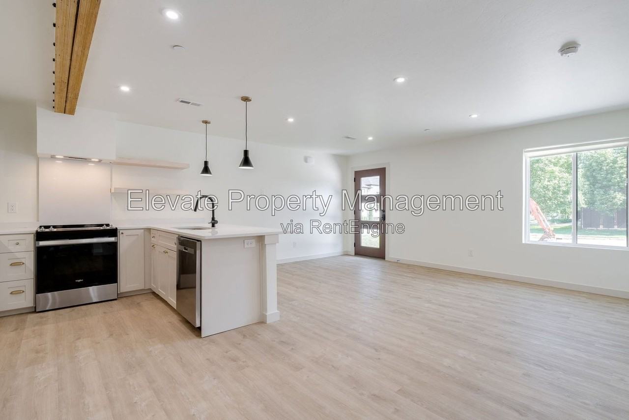 844 Nw 43rd St #102 - Photo 2 of 28