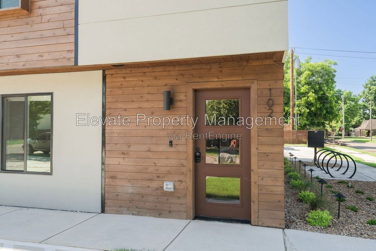 844 Nw 43rd St #102 - Photo 3 of 28