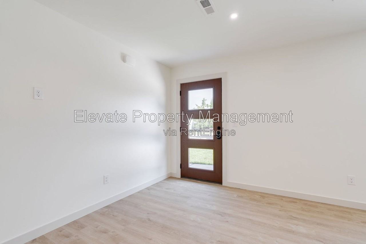 844 Nw 43rd St #102 - Photo 4 of 28