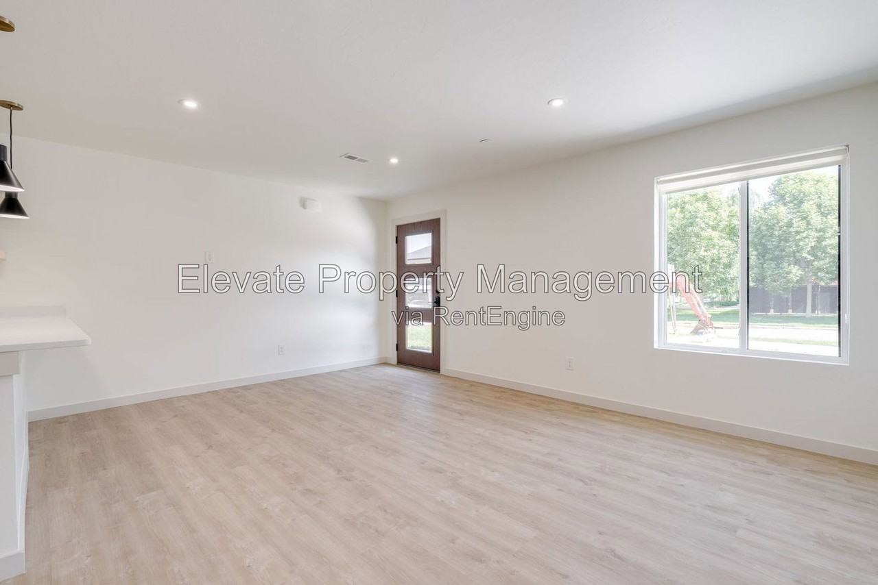 844 Nw 43rd St #102 - Photo 5 of 28