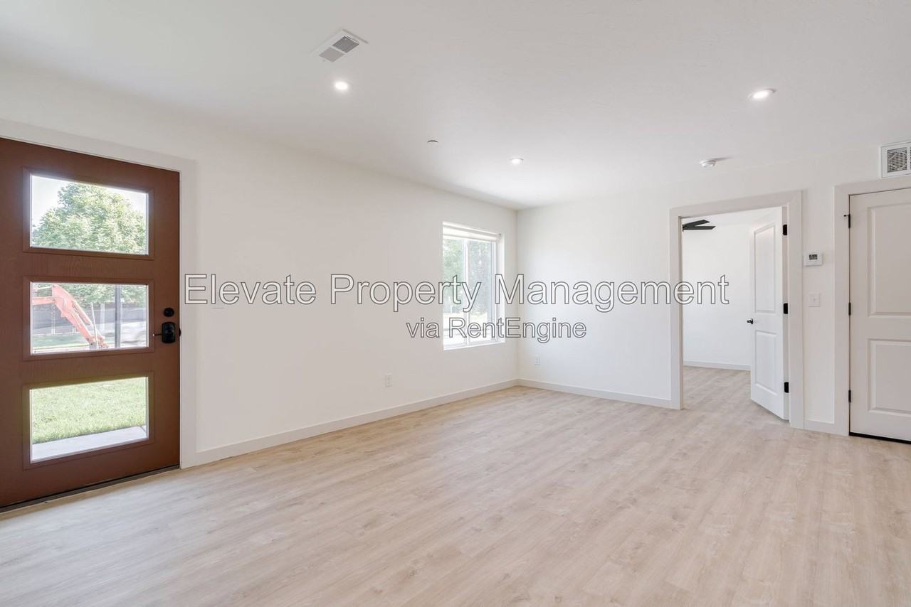 844 Nw 43rd St #102 - Photo 6 of 28