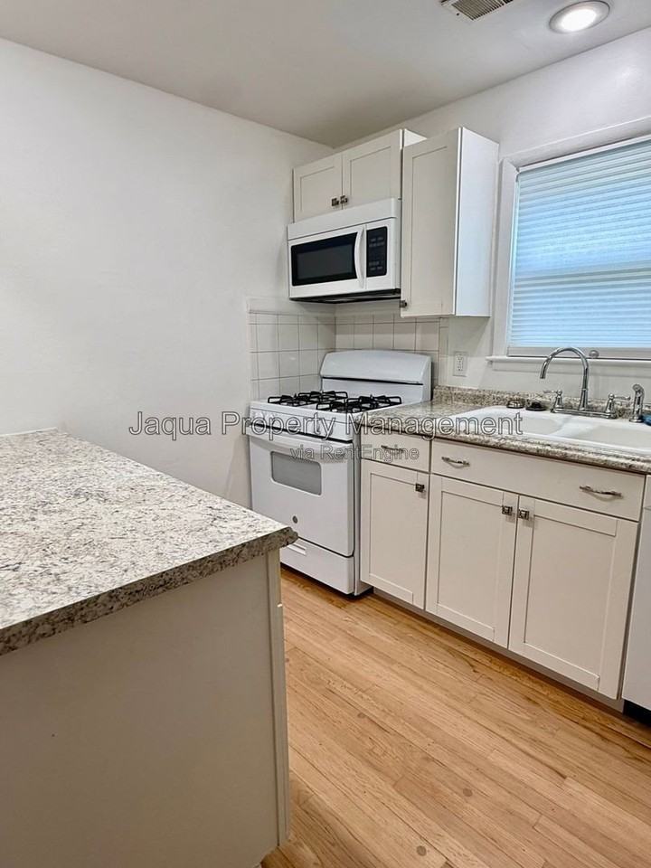 3513 Portage St #1 - Photo 4 of 13