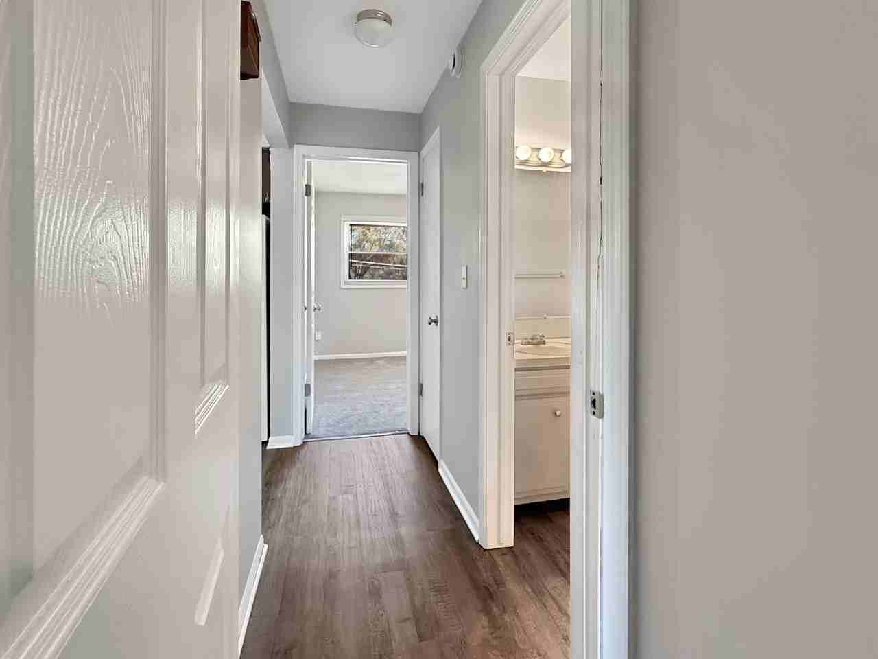 5890 Christie Ave Se - Photo 5 of 8