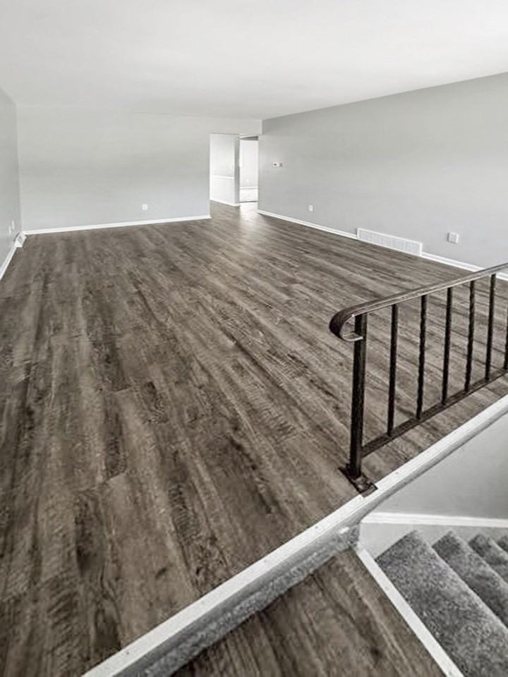 2077 Andrew St Se - Photo 5 of 16