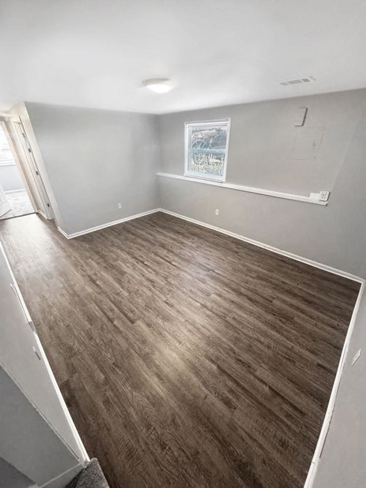 2077 Andrew St Se - Photo 7 of 16