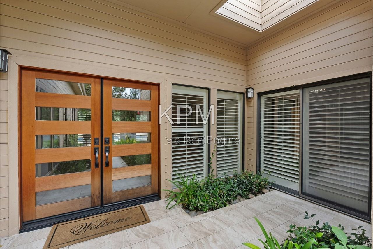 3342 Cove Cir - Photo 3 of 50