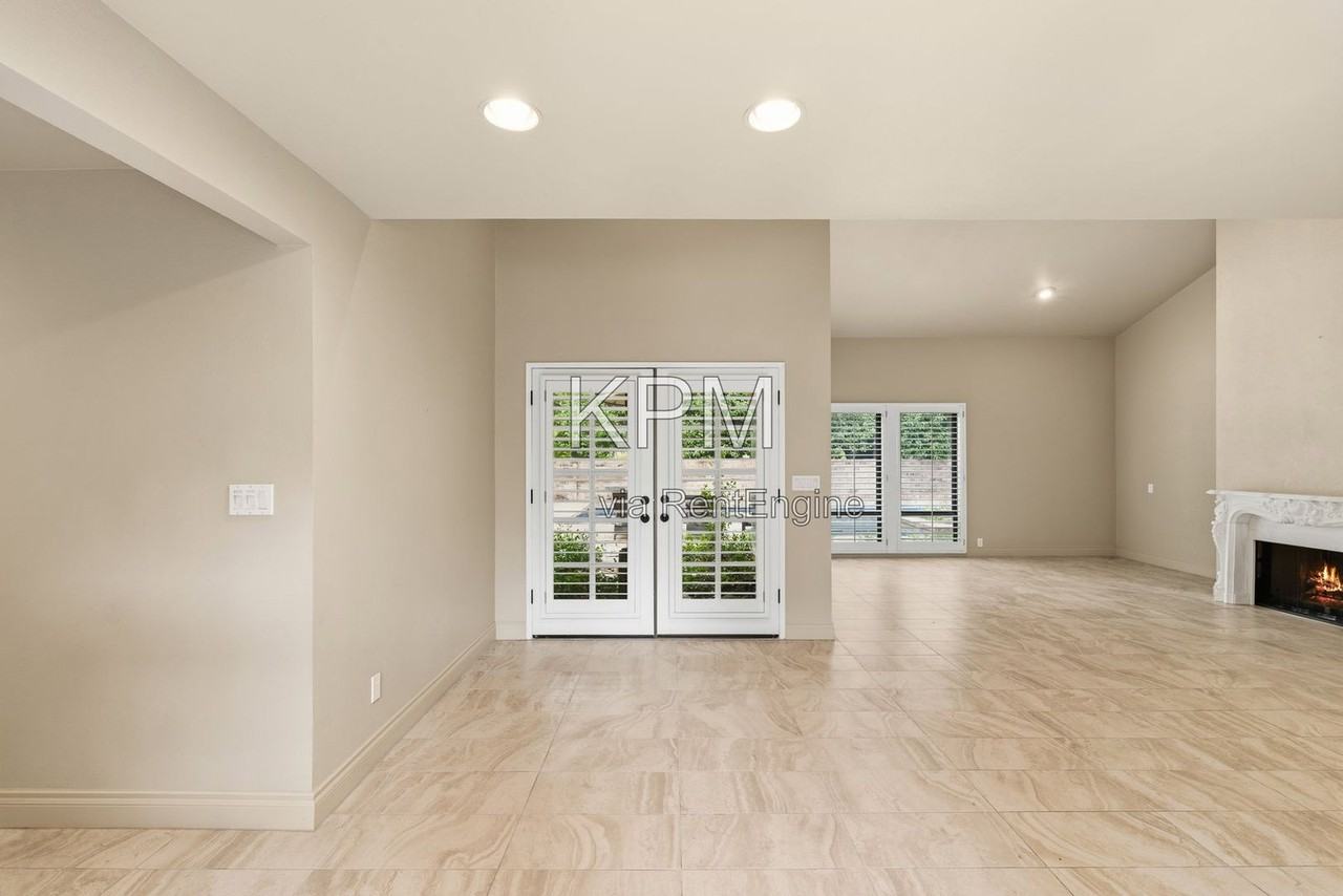 3342 Cove Cir - Photo 5 of 50
