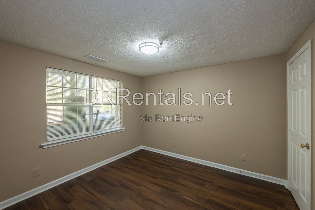 350 Herndon Way #130 - Photo 3 of 4