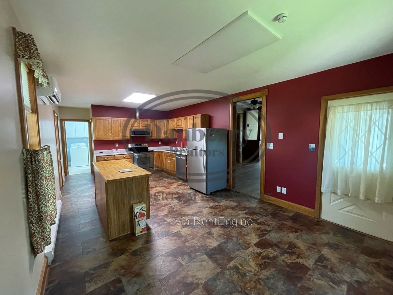 109 S Main St - Photo 4 of 24