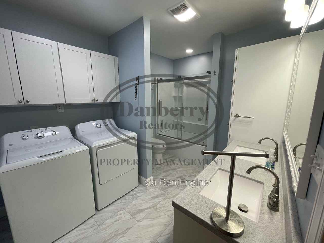109 S Main St - Photo 5 of 24