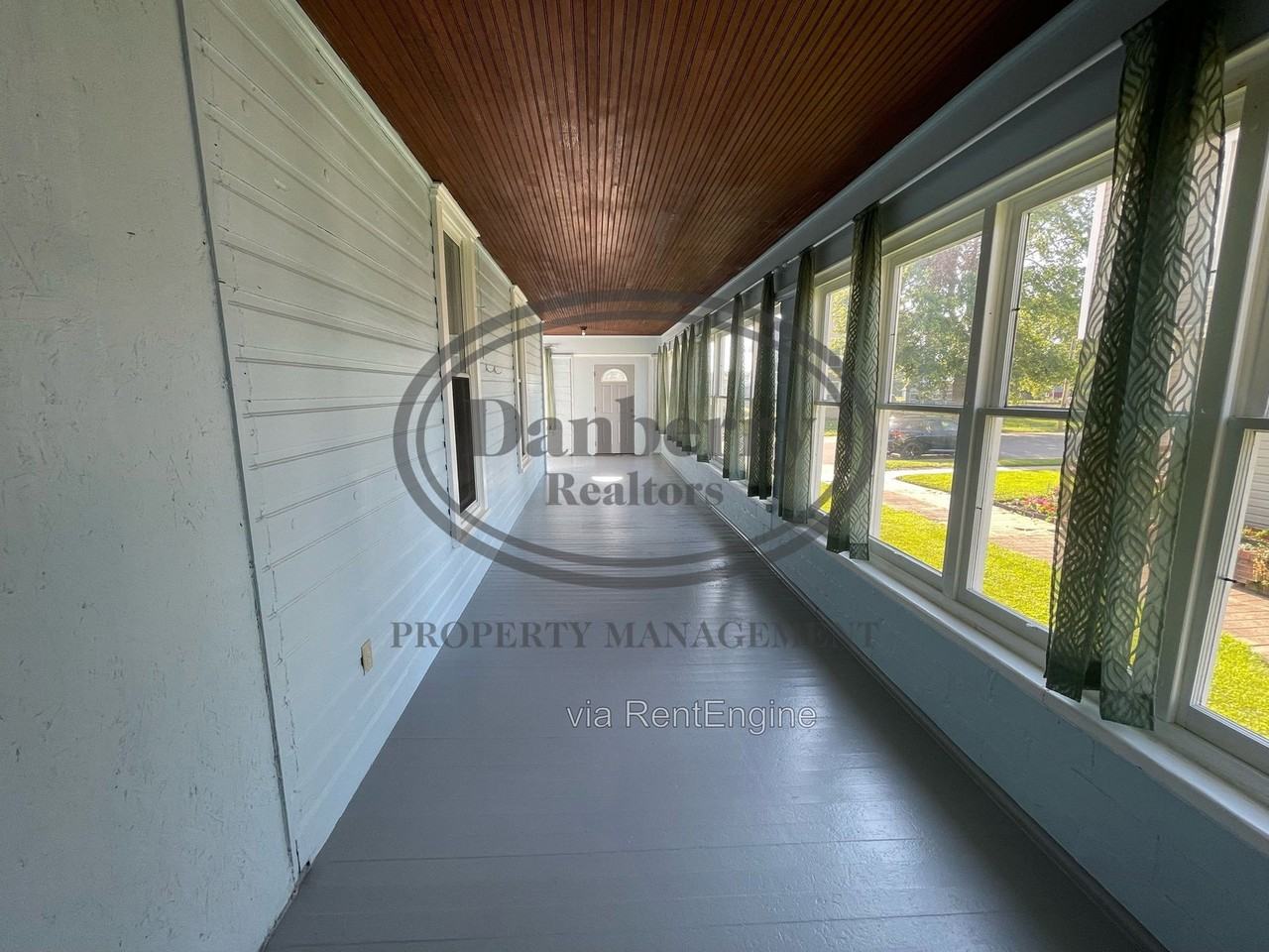 109 S Main St - Photo 7 of 24