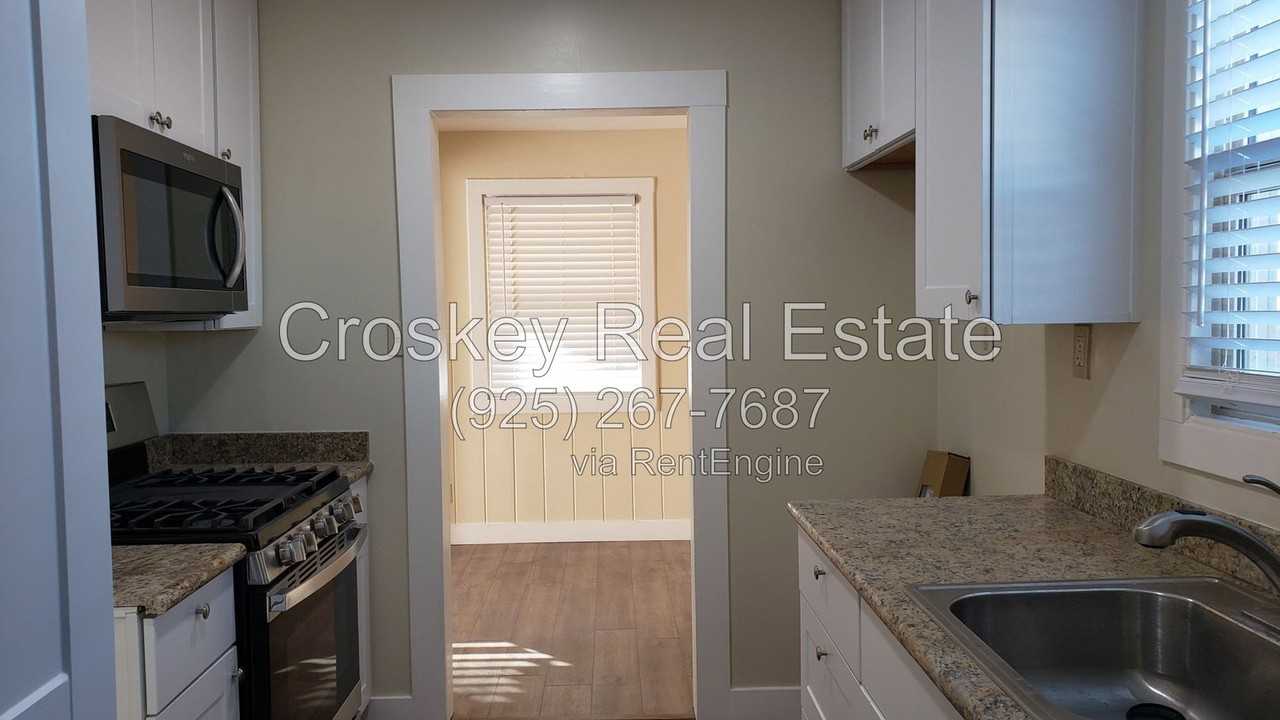 332 W Tregallas Rd - Photo 4 of 8