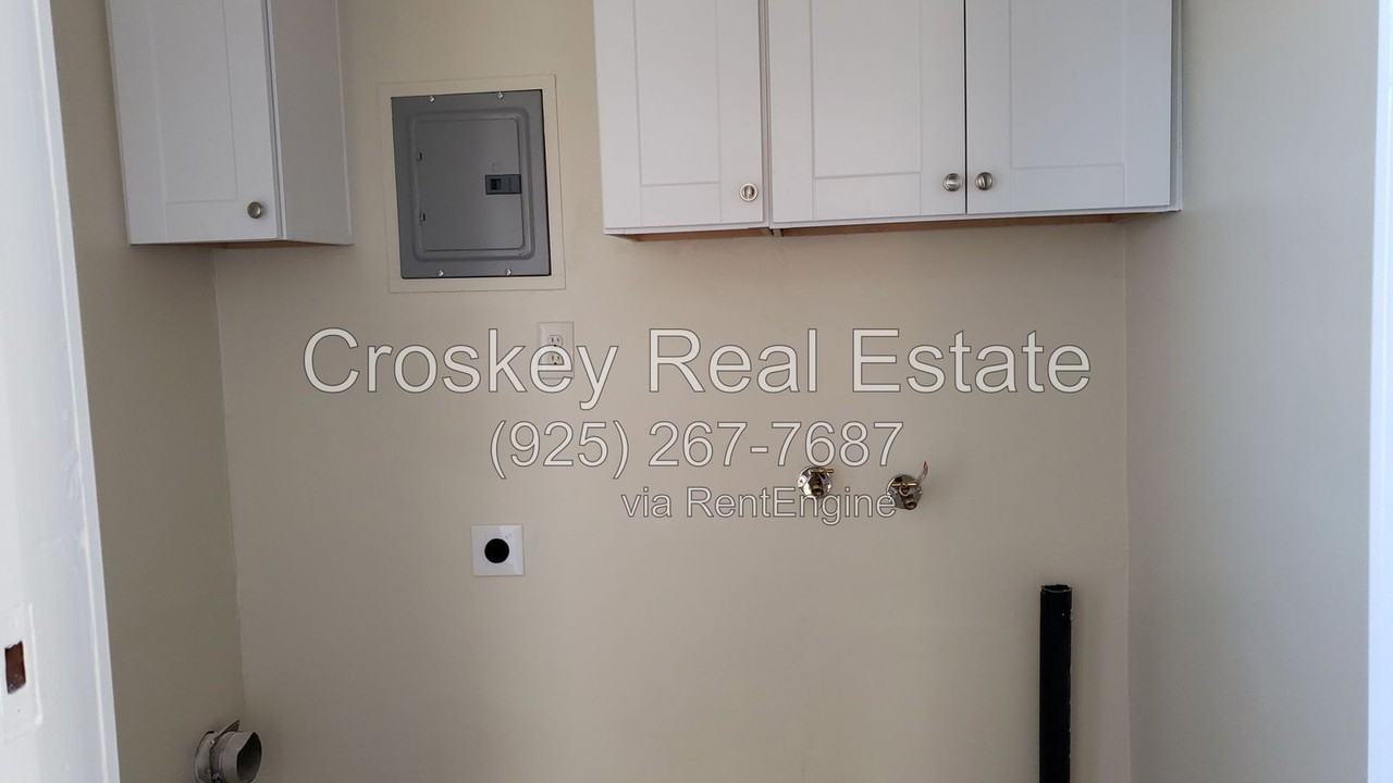 332 W Tregallas Rd - Photo 6 of 8