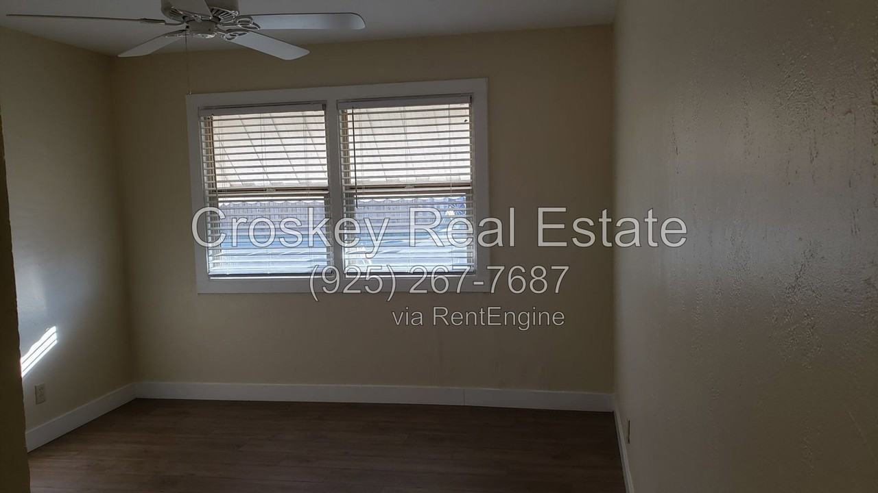 332 W Tregallas Rd - Photo 7 of 8