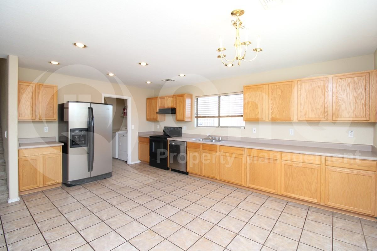 699 E Springfield Pl - Photo 3 of 28