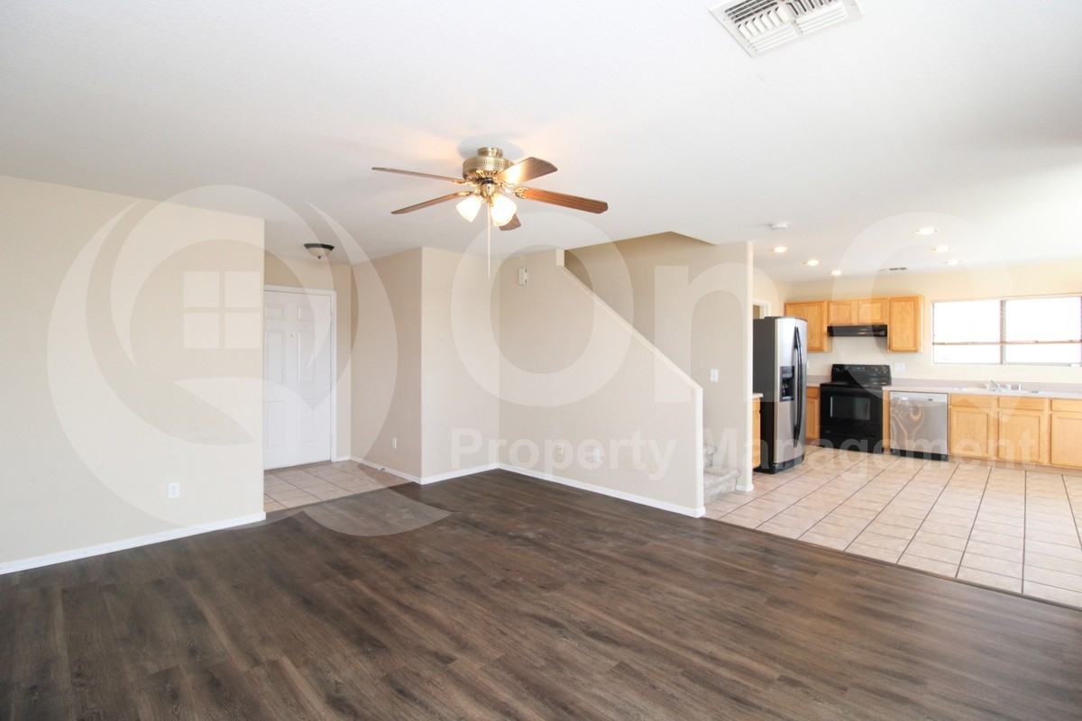 699 E Springfield Pl - Photo 5 of 28