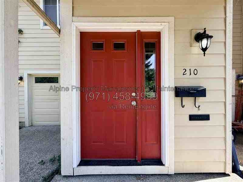 210 Nw Connell Ave - Photo 2 of 28