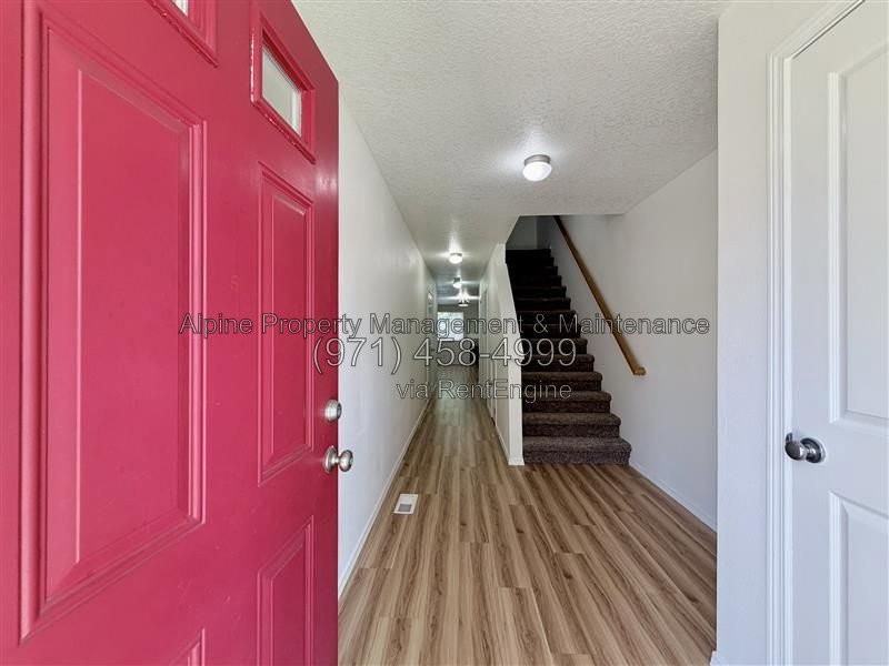 210 Nw Connell Ave - Photo 3 of 28