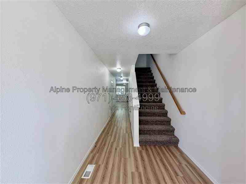 210 Nw Connell Ave - Photo 4 of 28