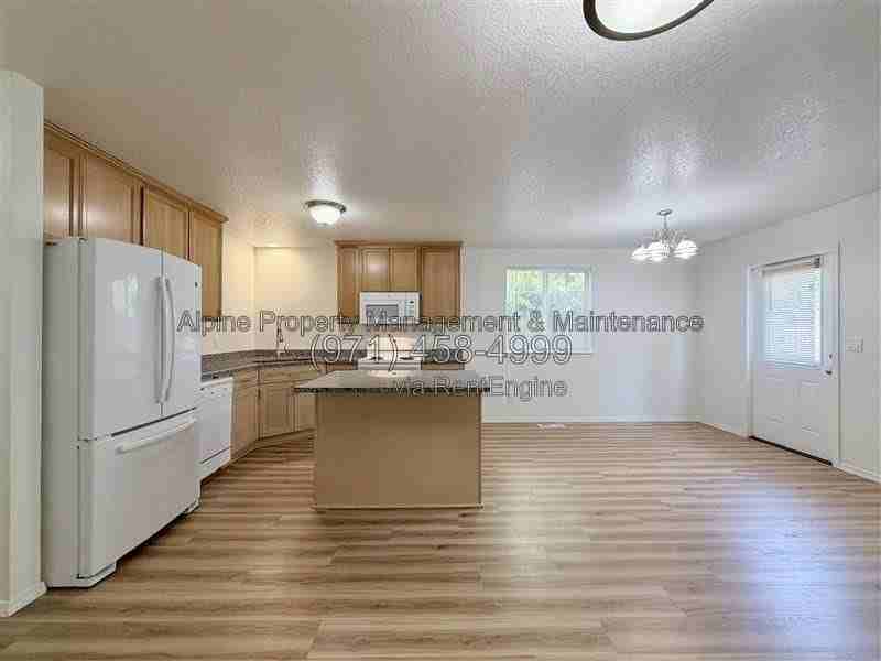 210 Nw Connell Ave - Photo 6 of 28