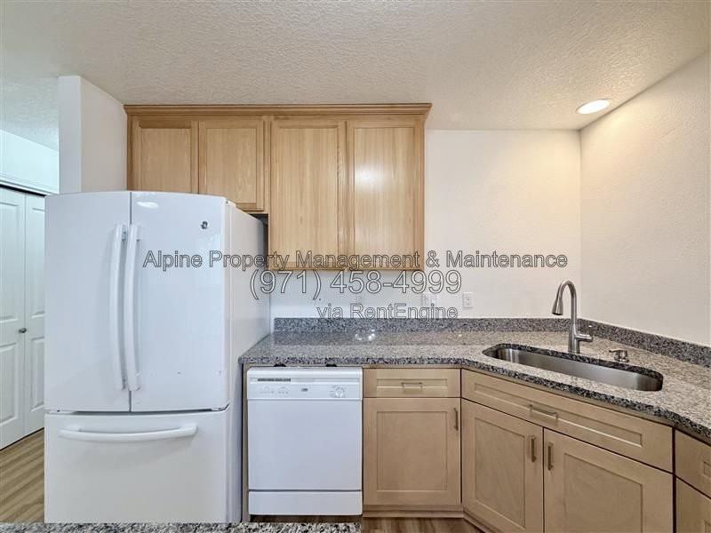 210 Nw Connell Ave - Photo 7 of 28