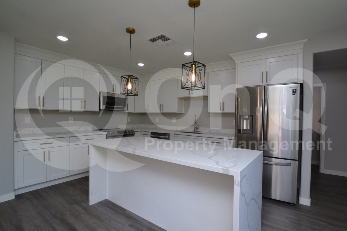 655 E Winchester Way - Photo 2 of 18