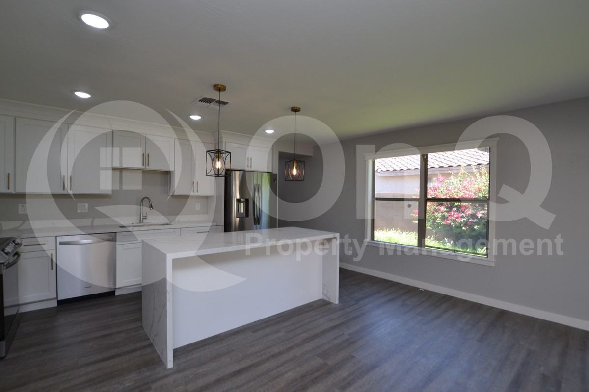 655 E Winchester Way - Photo 4 of 18
