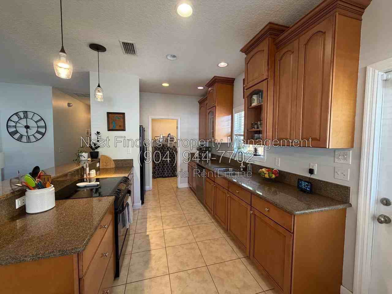 3886 Walsh St - Photo 6 of 50