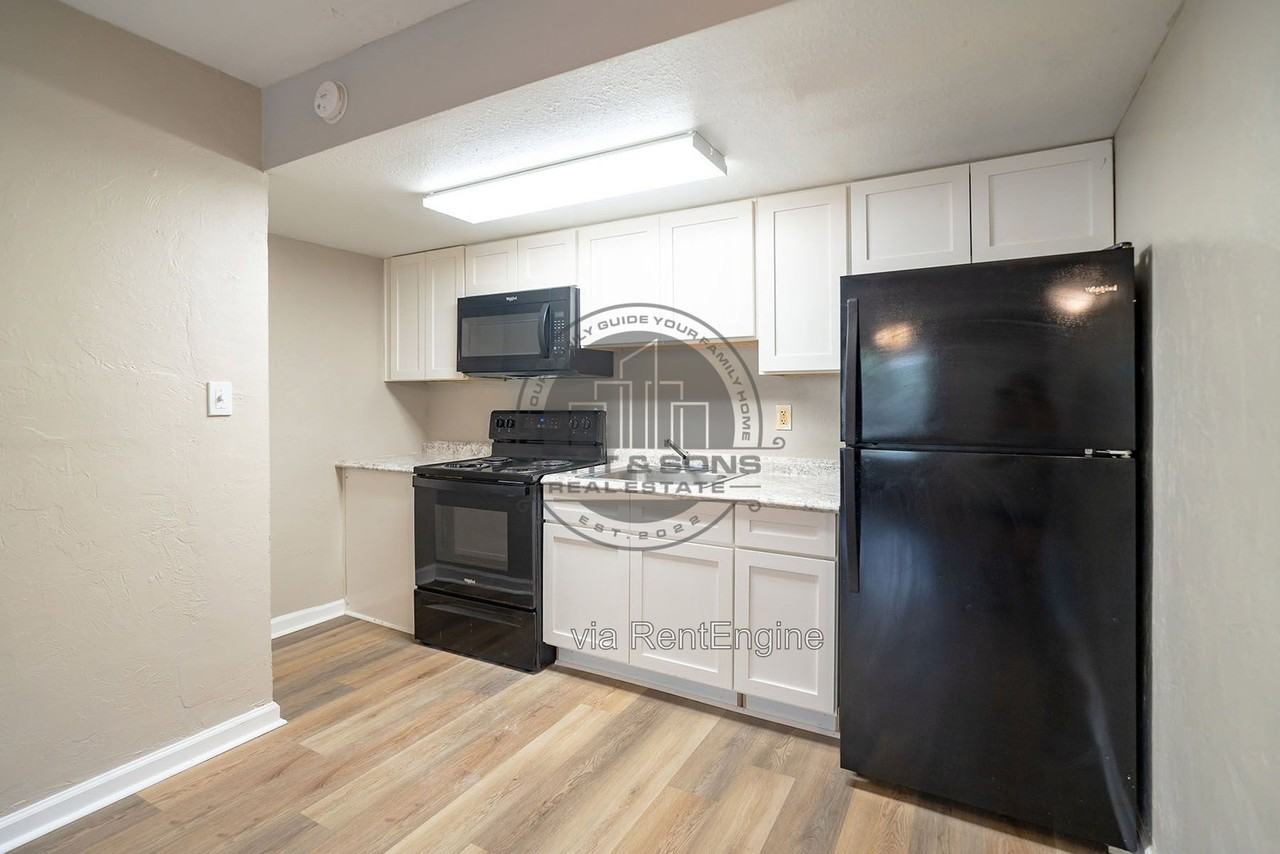 2765 W Tharpe St #225 - Photo 3 of 11