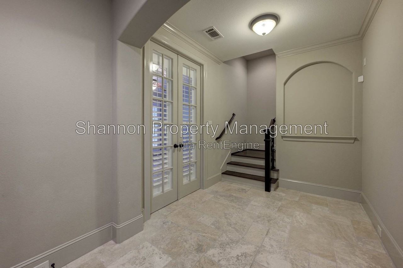 1809 W 24th St - Photo 3 of 24