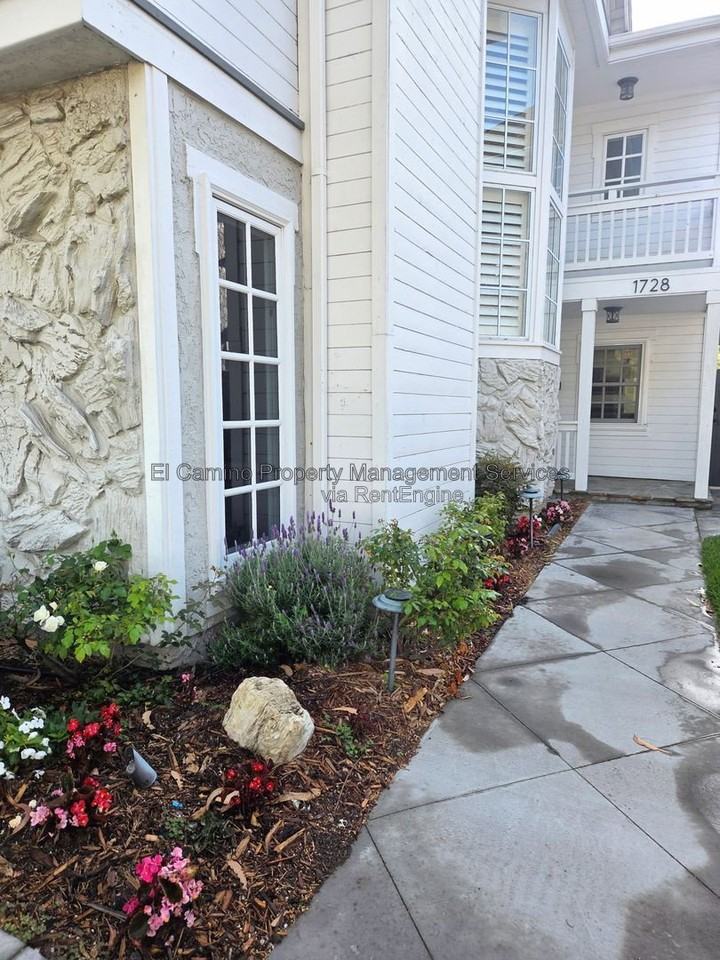 1728 Lake St - Photo 4 of 50