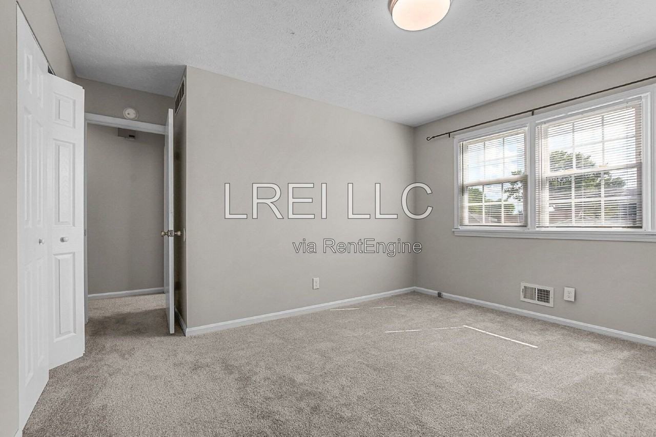2414 Parkdale Ave - Photo 3 of 17