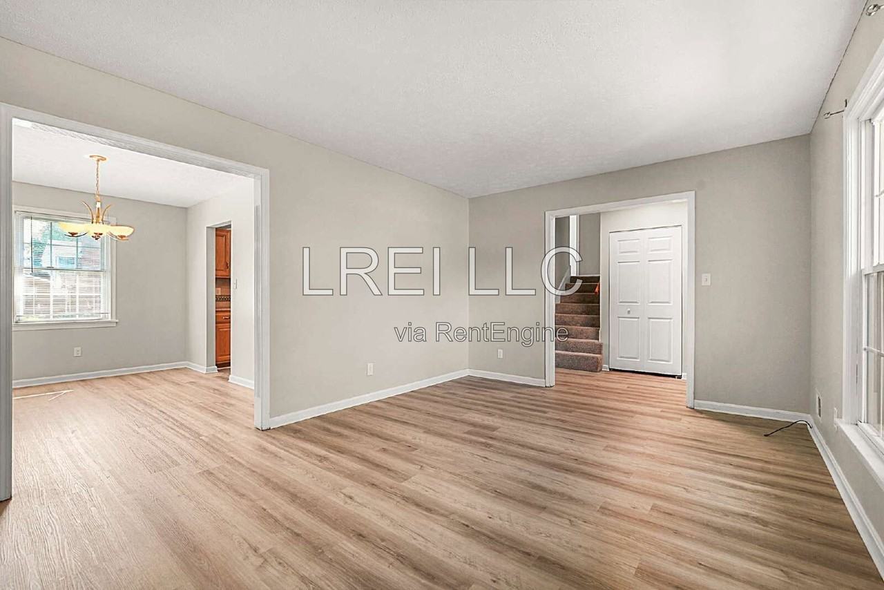 2414 Parkdale Ave - Photo 7 of 17