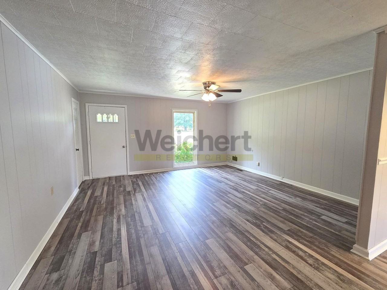 1301 Roberts Dr - Photo 2 of 14