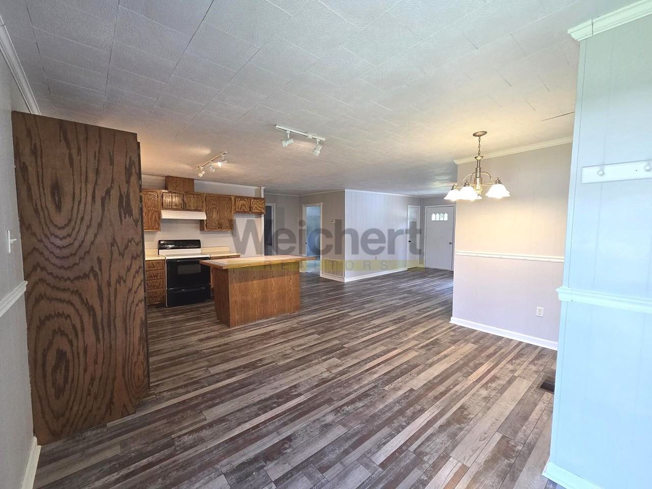 1301 Roberts Dr - Photo 3 of 14
