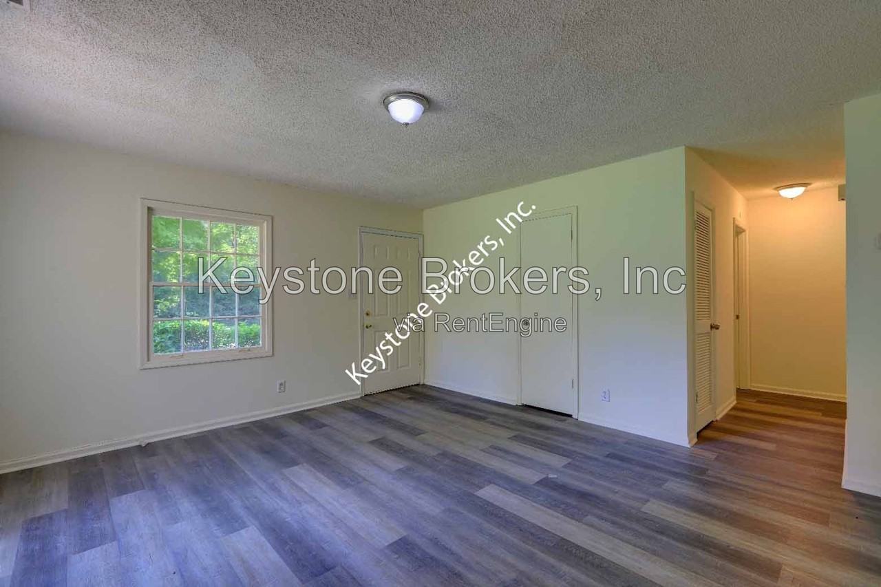 5576 Kernan Dr - Photo 3 of 7
