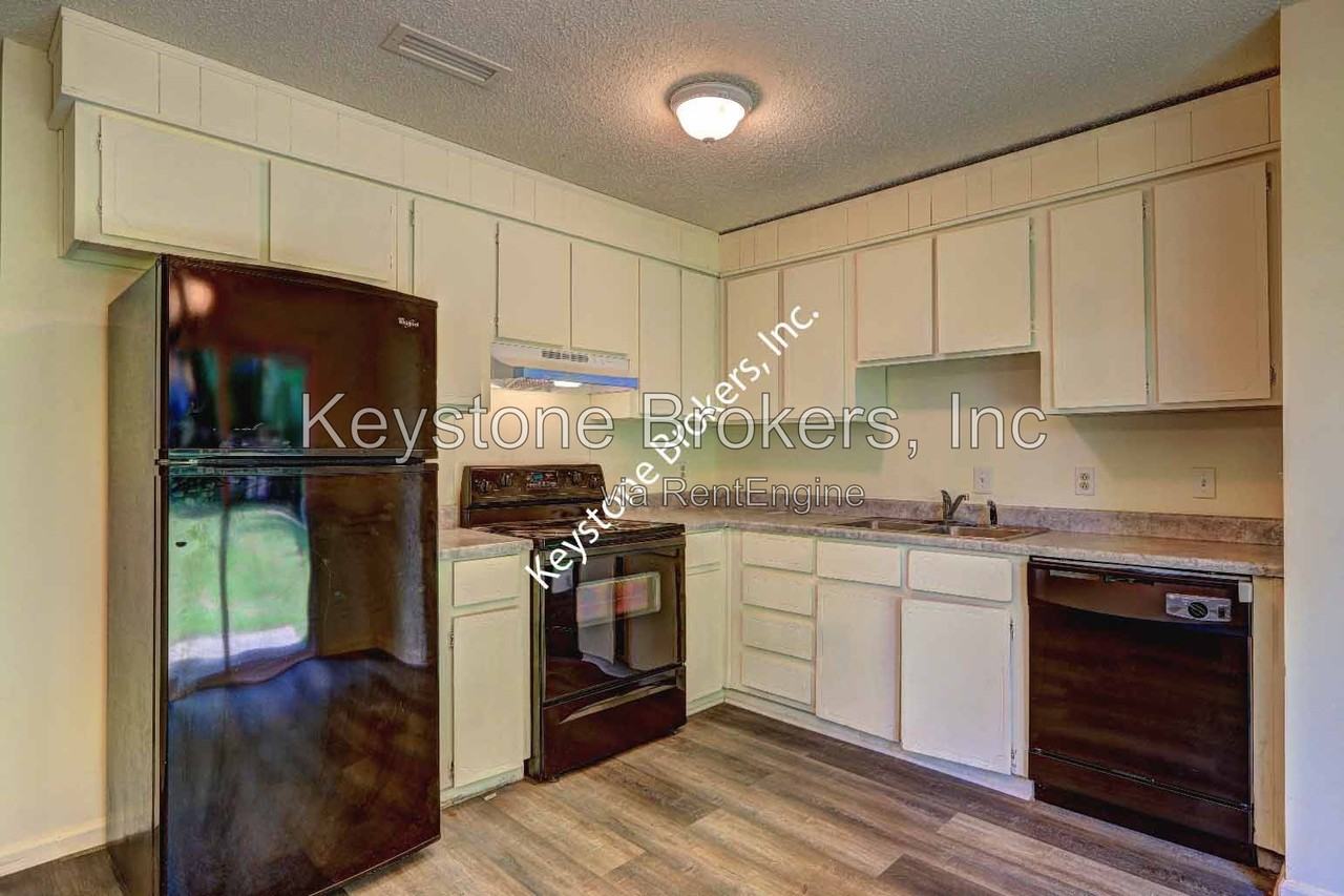 5576 Kernan Dr - Photo 4 of 7