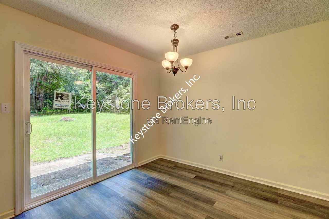 5576 Kernan Dr - Photo 5 of 7