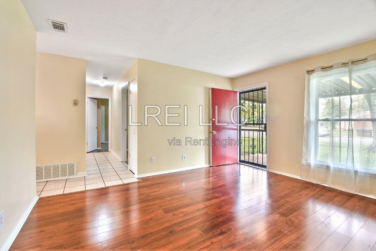 5409 Ailanthus Trl - Photo 2 of 12