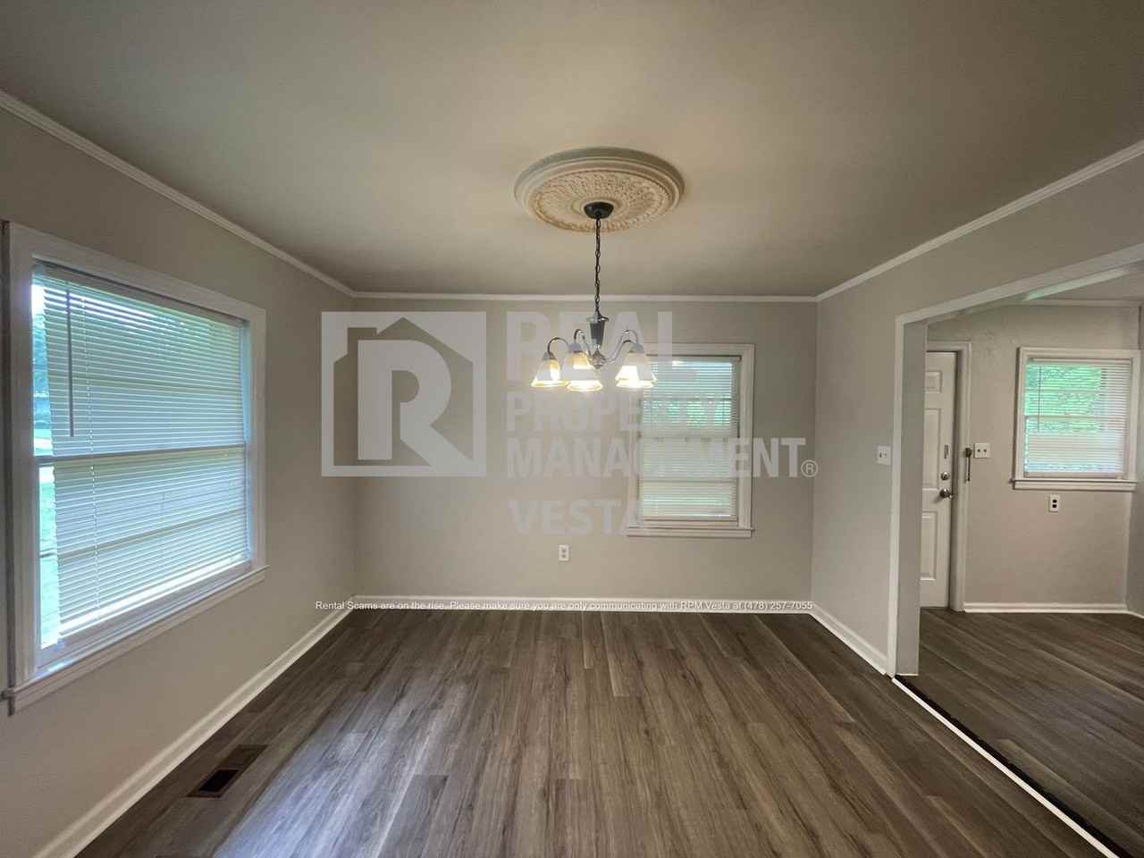 5351 Finsbury Dr - Photo 5 of 15