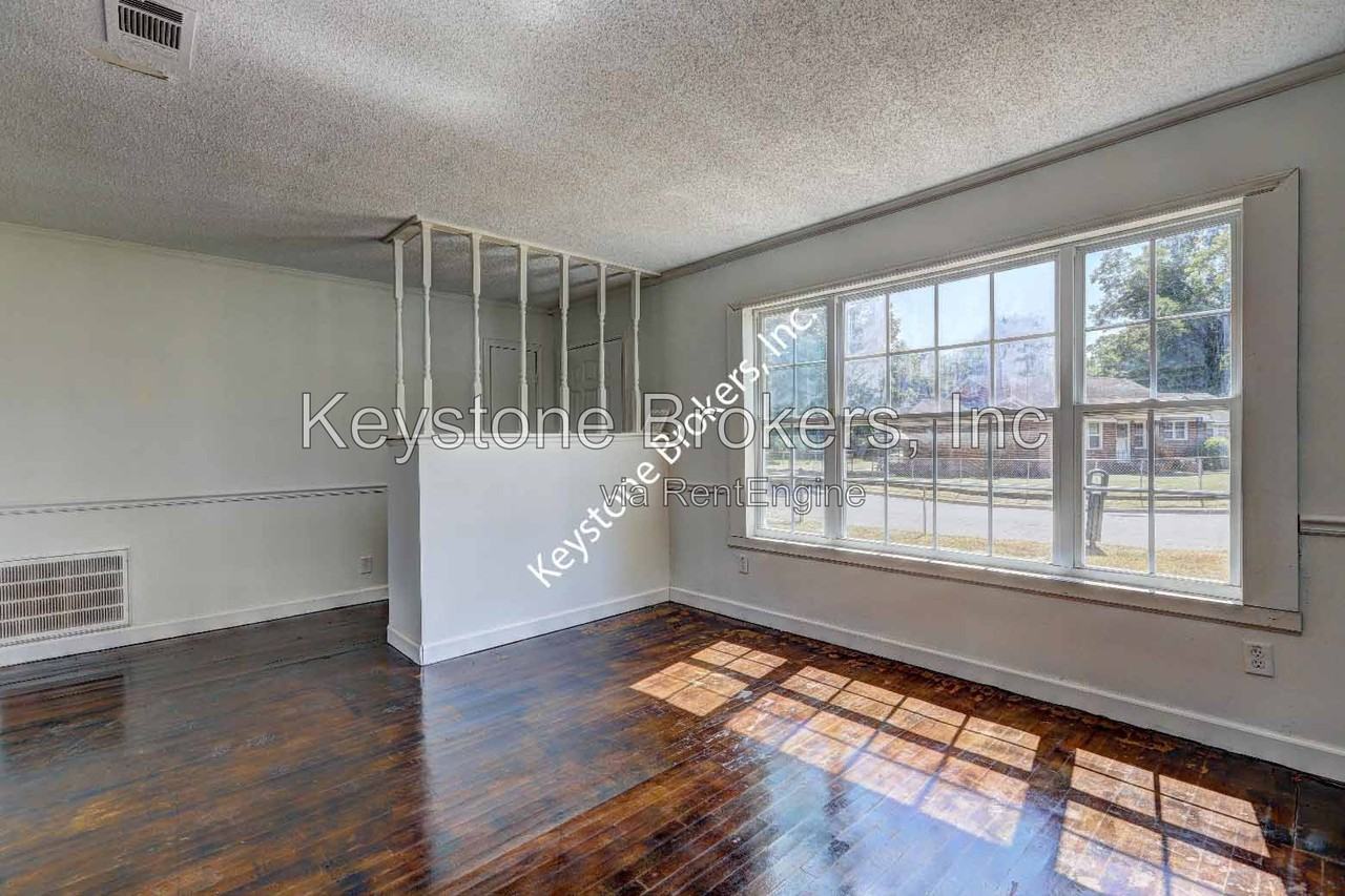 509 Lynmore Cir - Photo 2 of 9