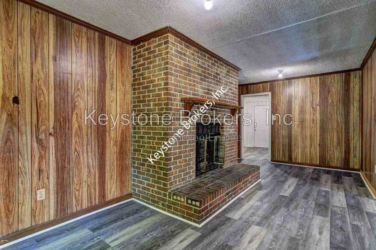 509 Lynmore Cir - Photo 3 of 9