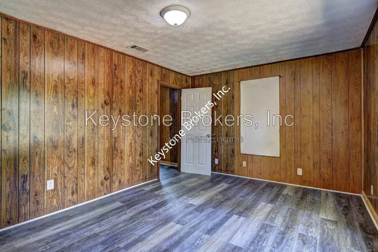 509 Lynmore Cir - Photo 5 of 9