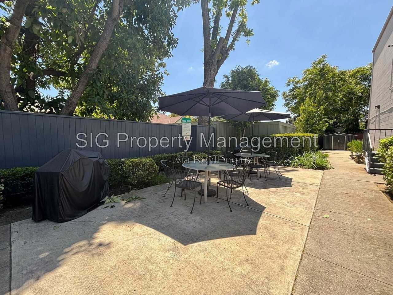 650 N Oakland Ave #115 - Photo 4 of 38