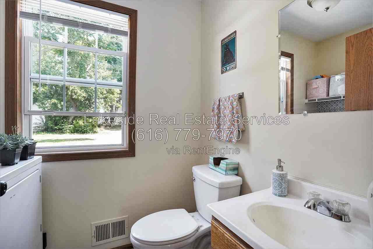 920 Cass Ave Se - Photo 6 of 20
