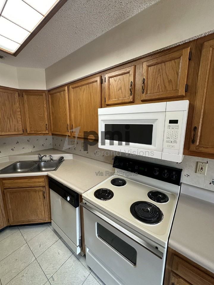 1306 Arthur Ave #12 - Photo 3 of 24