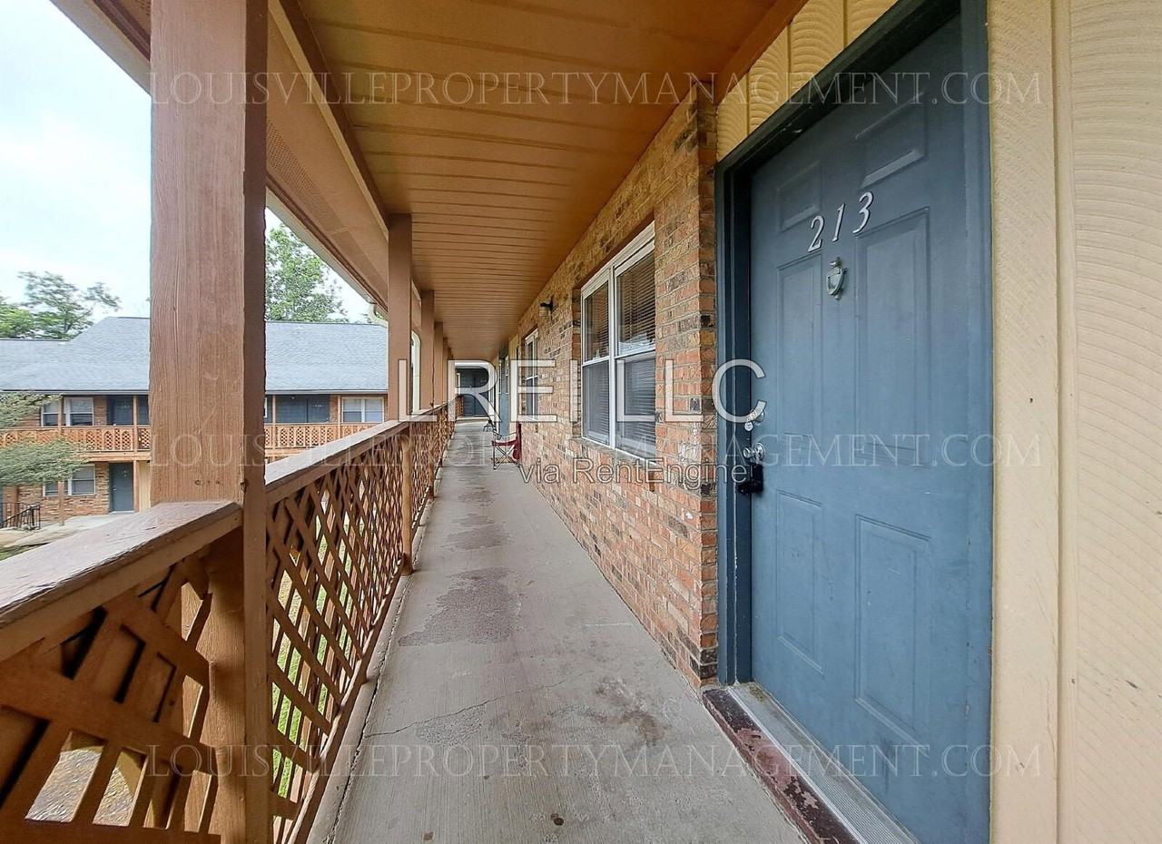 2101 Cardinal Woods Dr #213 - Photo 5 of 20
